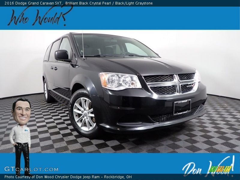 Brilliant Black Crystal Pearl / Black/Light Graystone 2016 Dodge Grand Caravan SXT