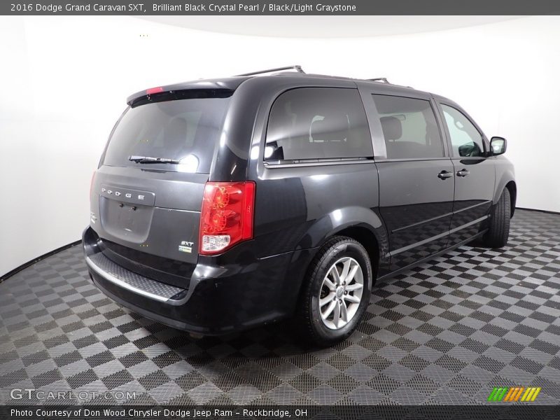 Brilliant Black Crystal Pearl / Black/Light Graystone 2016 Dodge Grand Caravan SXT