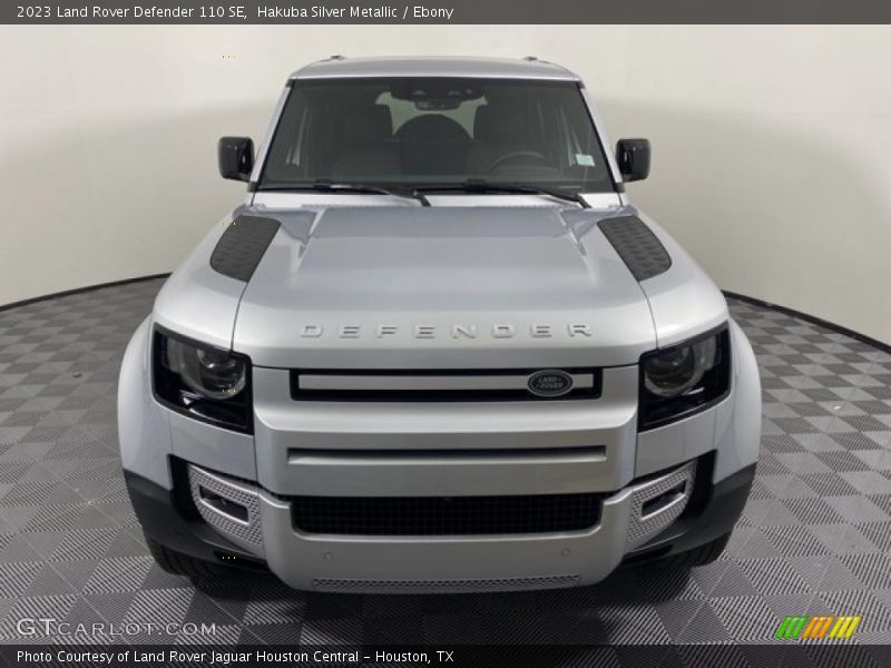 Hakuba Silver Metallic / Ebony 2023 Land Rover Defender 110 SE