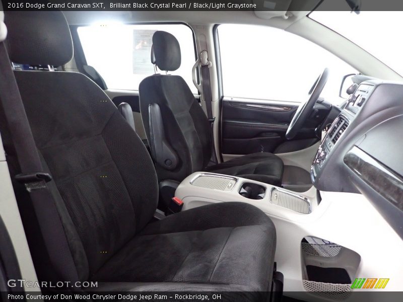 Brilliant Black Crystal Pearl / Black/Light Graystone 2016 Dodge Grand Caravan SXT