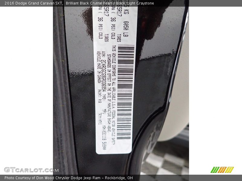 Brilliant Black Crystal Pearl / Black/Light Graystone 2016 Dodge Grand Caravan SXT