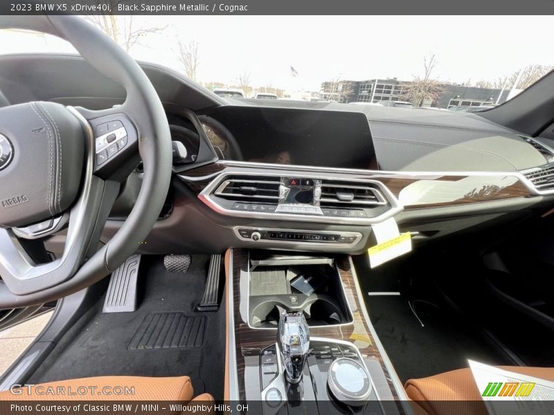 Black Sapphire Metallic / Cognac 2023 BMW X5 xDrive40i