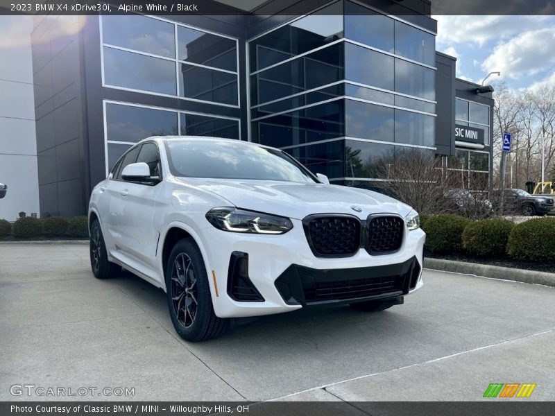 Alpine White / Black 2023 BMW X4 xDrive30i