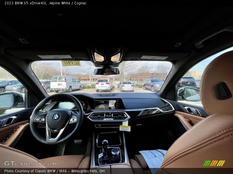 Alpine White / Cognac 2023 BMW X5 xDrive40i