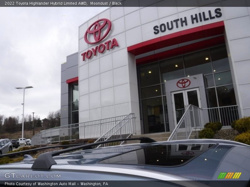 Moondust / Black 2022 Toyota Highlander Hybrid Limited AWD