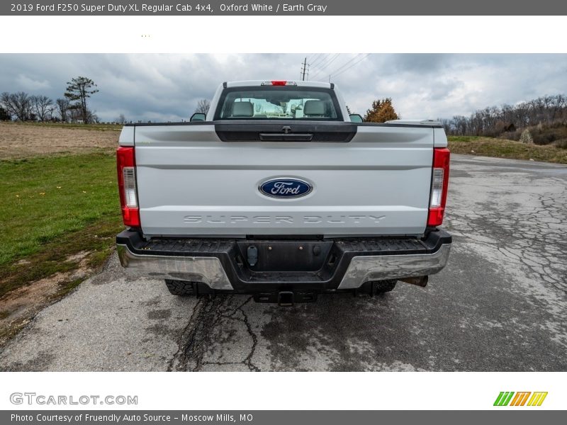 Oxford White / Earth Gray 2019 Ford F250 Super Duty XL Regular Cab 4x4