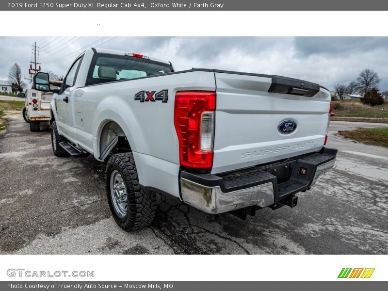Oxford White / Earth Gray 2019 Ford F250 Super Duty XL Regular Cab 4x4
