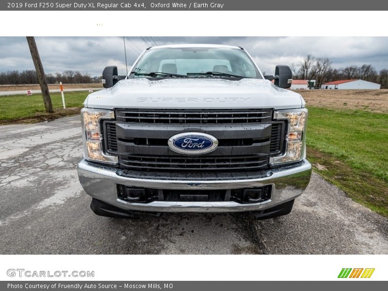 Oxford White / Earth Gray 2019 Ford F250 Super Duty XL Regular Cab 4x4