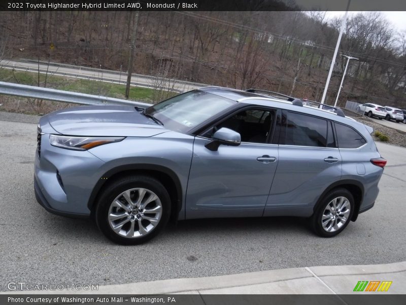 Front 3/4 View of 2022 Highlander Hybrid Limited AWD