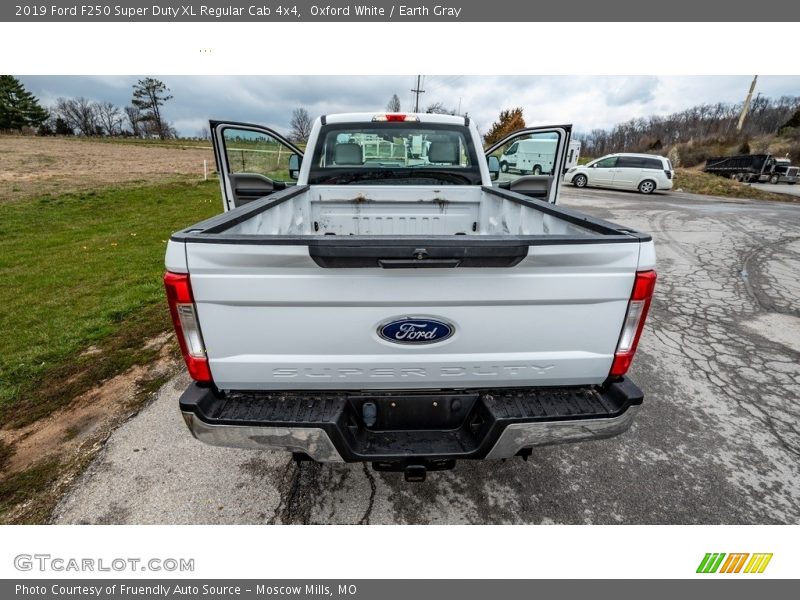 Oxford White / Earth Gray 2019 Ford F250 Super Duty XL Regular Cab 4x4