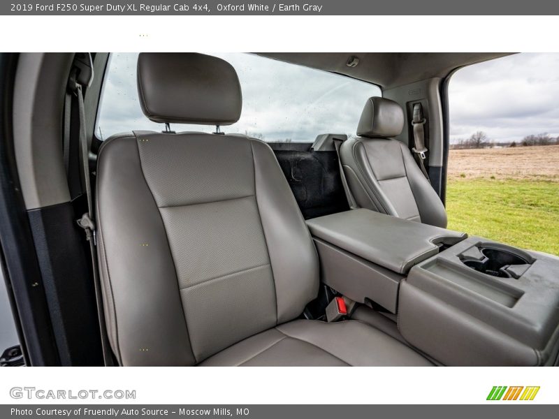 Oxford White / Earth Gray 2019 Ford F250 Super Duty XL Regular Cab 4x4