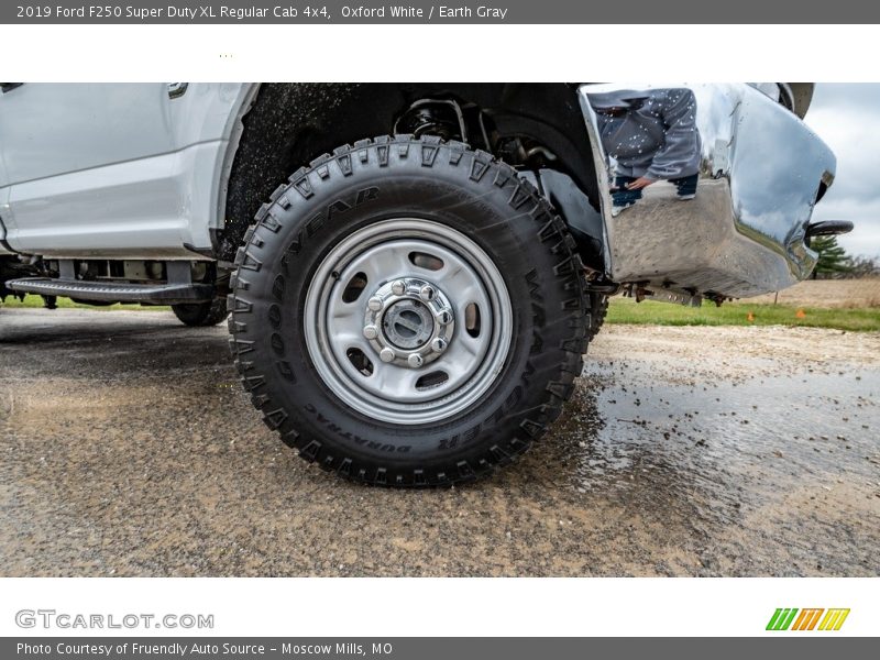 Oxford White / Earth Gray 2019 Ford F250 Super Duty XL Regular Cab 4x4