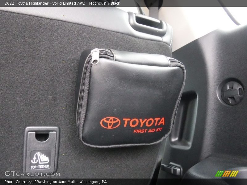 Moondust / Black 2022 Toyota Highlander Hybrid Limited AWD