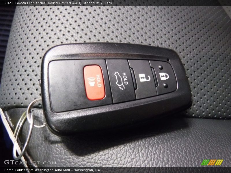 Keys of 2022 Highlander Hybrid Limited AWD