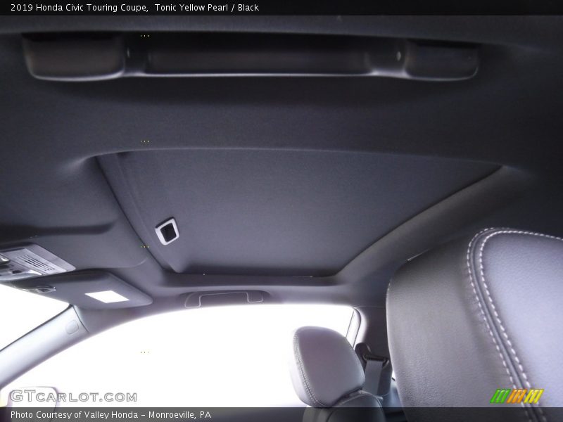 Tonic Yellow Pearl / Black 2019 Honda Civic Touring Coupe