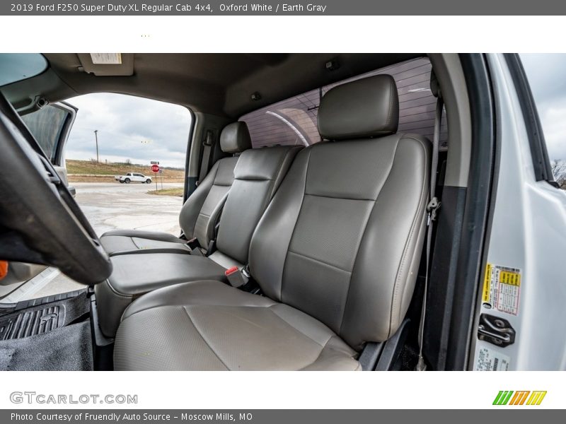 Oxford White / Earth Gray 2019 Ford F250 Super Duty XL Regular Cab 4x4