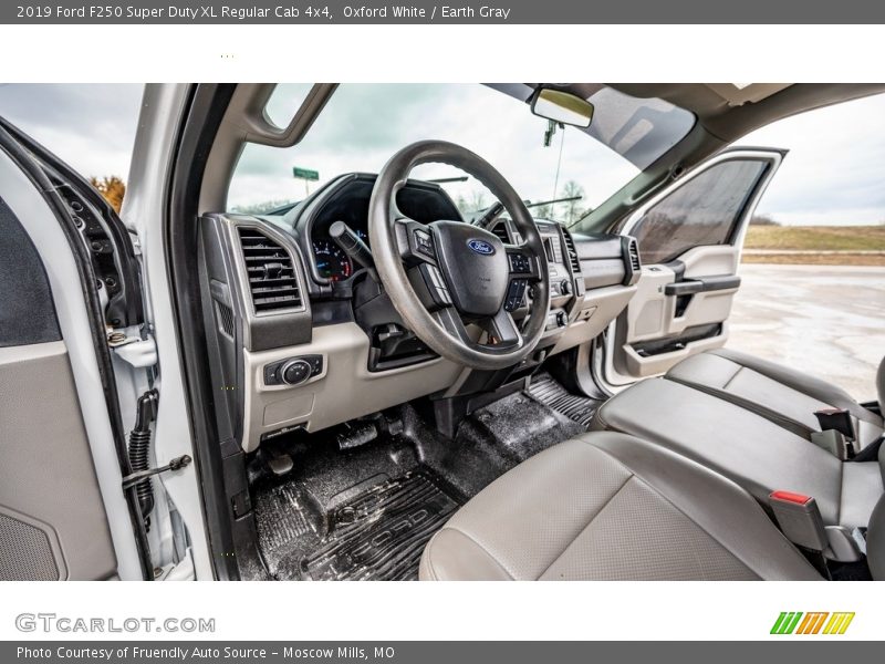 Oxford White / Earth Gray 2019 Ford F250 Super Duty XL Regular Cab 4x4