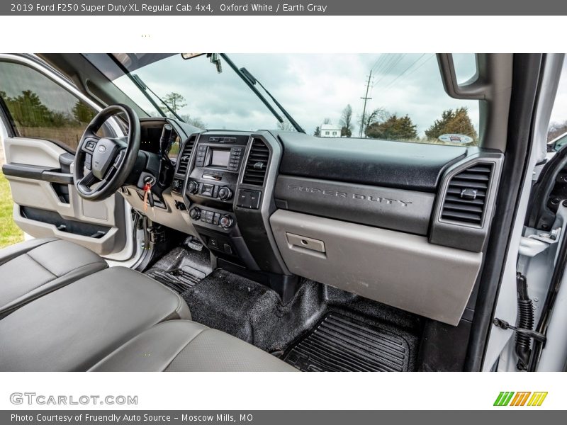 Oxford White / Earth Gray 2019 Ford F250 Super Duty XL Regular Cab 4x4