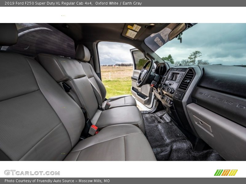 Oxford White / Earth Gray 2019 Ford F250 Super Duty XL Regular Cab 4x4