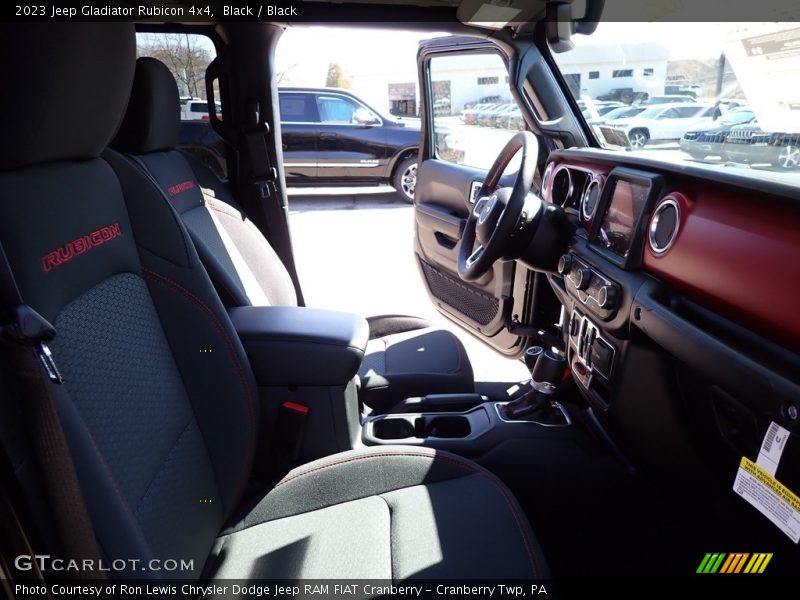 Black / Black 2023 Jeep Gladiator Rubicon 4x4