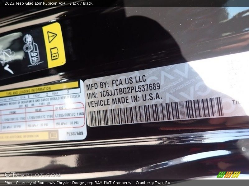 Black / Black 2023 Jeep Gladiator Rubicon 4x4