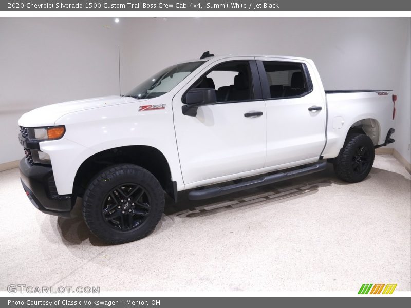 Front 3/4 View of 2020 Silverado 1500 Custom Trail Boss Crew Cab 4x4