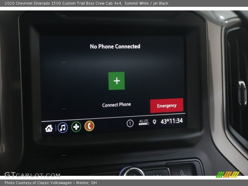 Controls of 2020 Silverado 1500 Custom Trail Boss Crew Cab 4x4