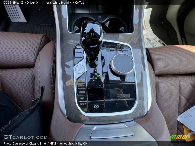 Mineral White Metallic / Coffee 2023 BMW X5 xDrive40i