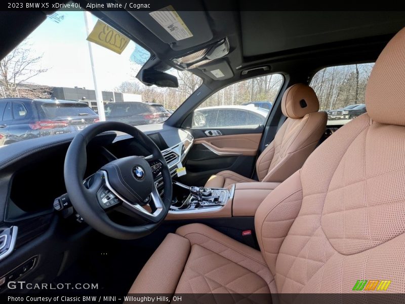 Alpine White / Cognac 2023 BMW X5 xDrive40i