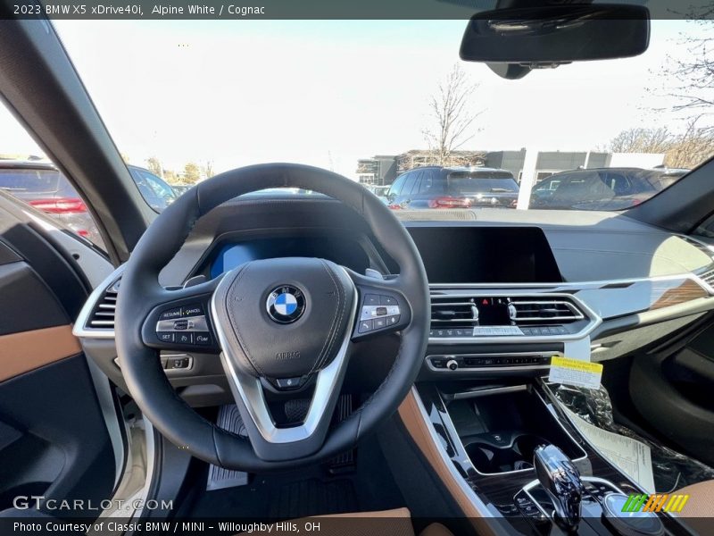 Alpine White / Cognac 2023 BMW X5 xDrive40i