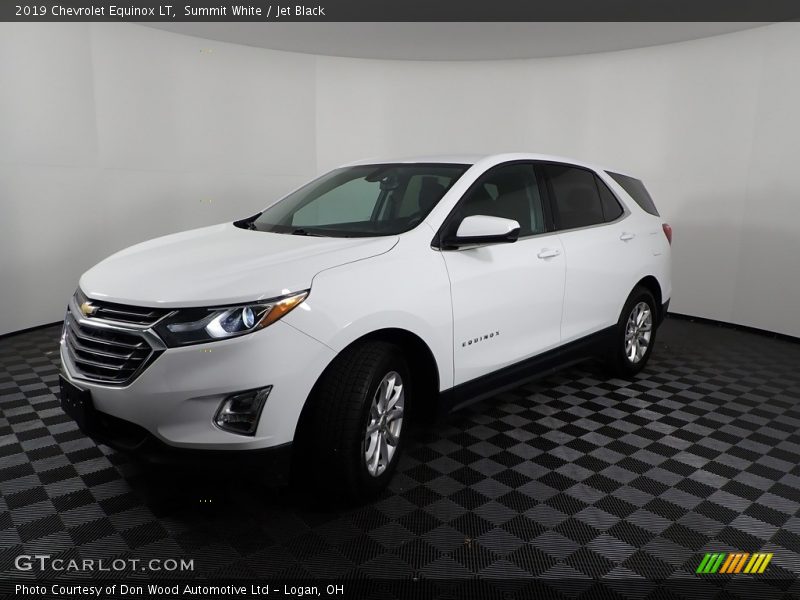 Front 3/4 View of 2019 Equinox LT