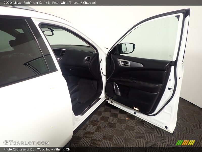 Pearl White Tricoat / Charcoal 2020 Nissan Pathfinder SL 4x4