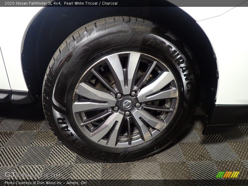 Pearl White Tricoat / Charcoal 2020 Nissan Pathfinder SL 4x4
