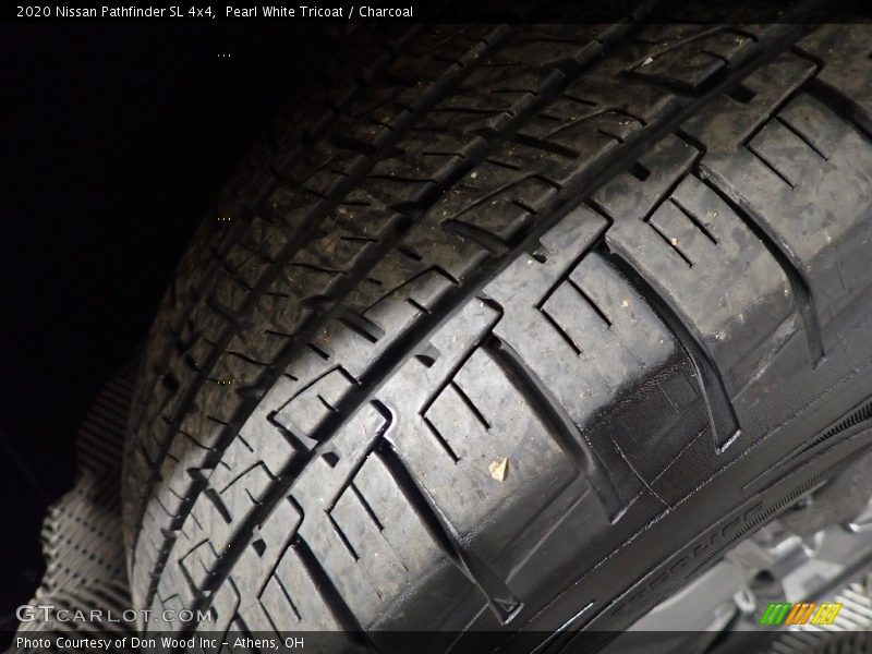 Pearl White Tricoat / Charcoal 2020 Nissan Pathfinder SL 4x4