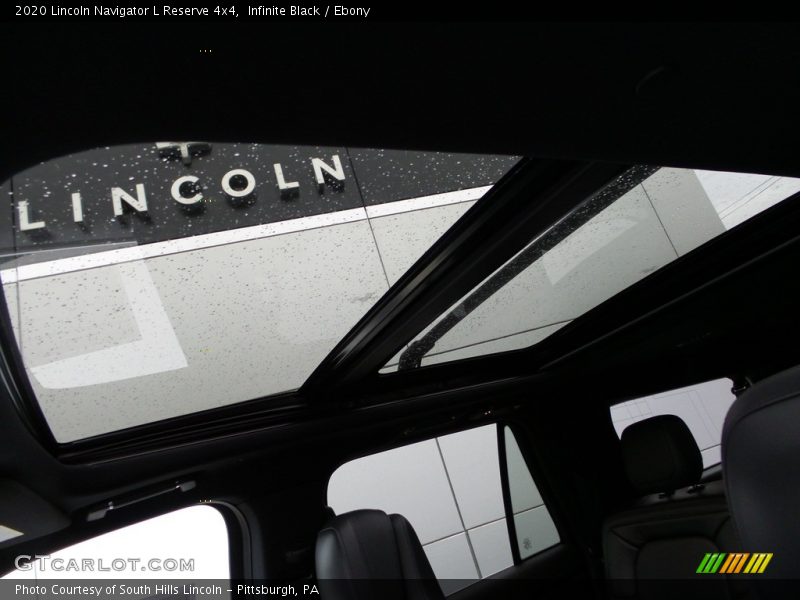 Sunroof of 2020 Navigator L Reserve 4x4