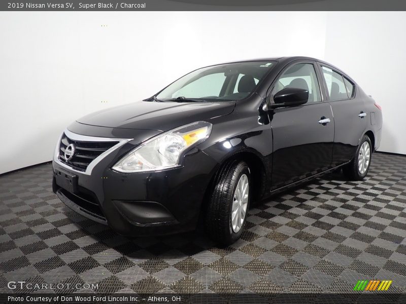 Super Black / Charcoal 2019 Nissan Versa SV