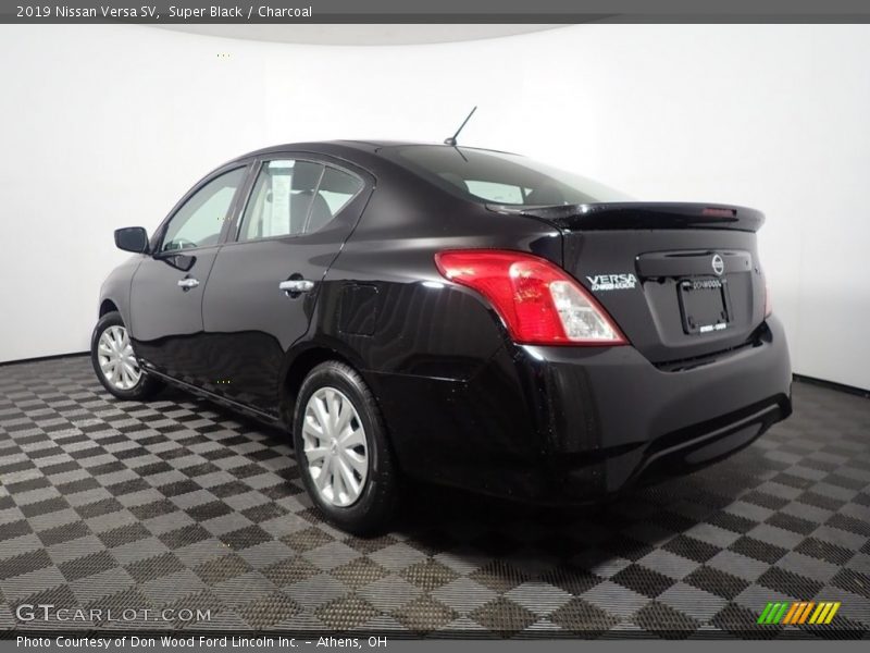 Super Black / Charcoal 2019 Nissan Versa SV