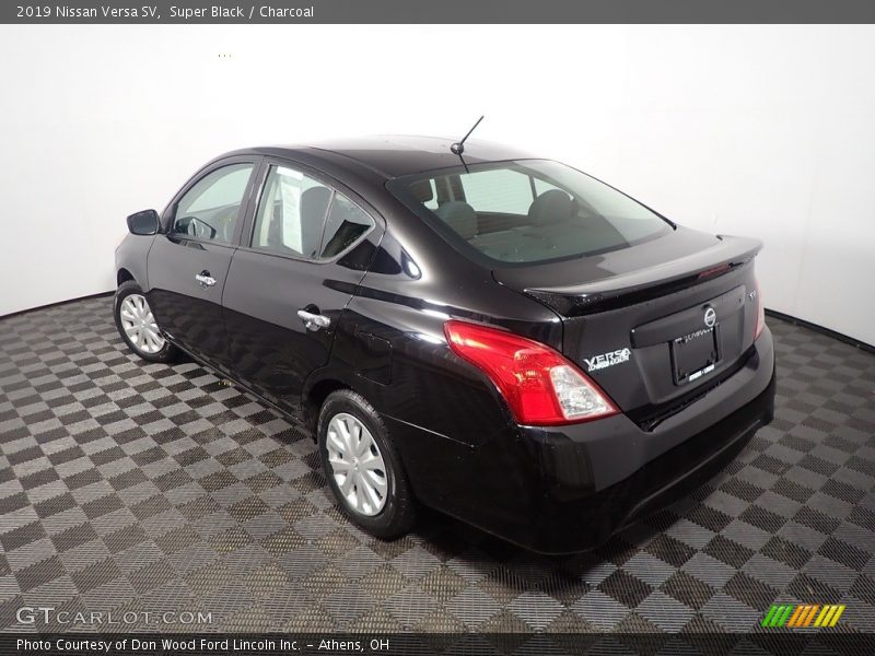 Super Black / Charcoal 2019 Nissan Versa SV