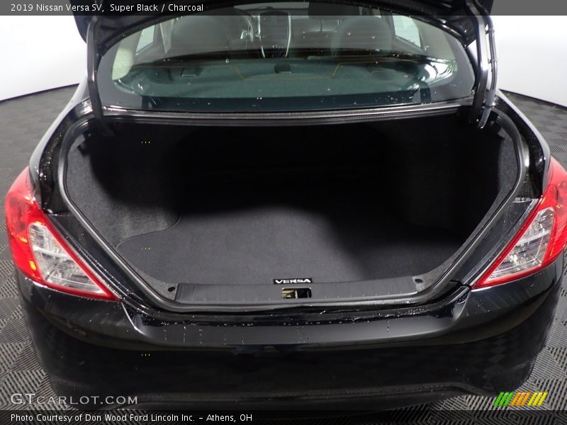 Super Black / Charcoal 2019 Nissan Versa SV