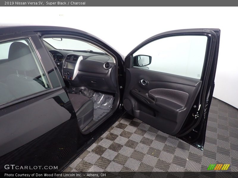 Super Black / Charcoal 2019 Nissan Versa SV