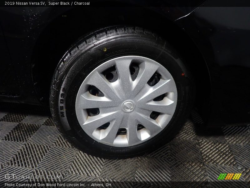 Super Black / Charcoal 2019 Nissan Versa SV