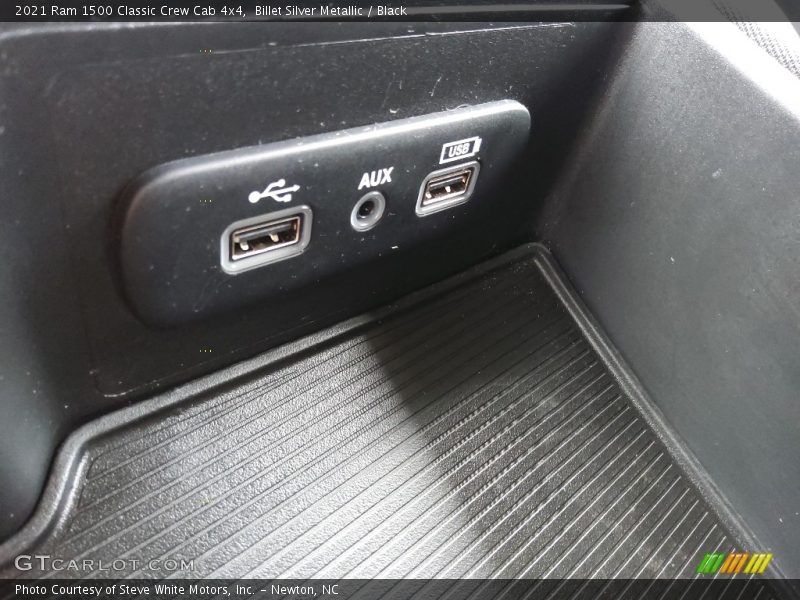Billet Silver Metallic / Black 2021 Ram 1500 Classic Crew Cab 4x4
