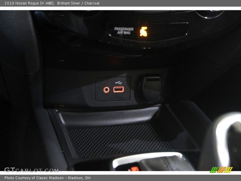 Brilliant Silver / Charcoal 2019 Nissan Rogue SV AWD