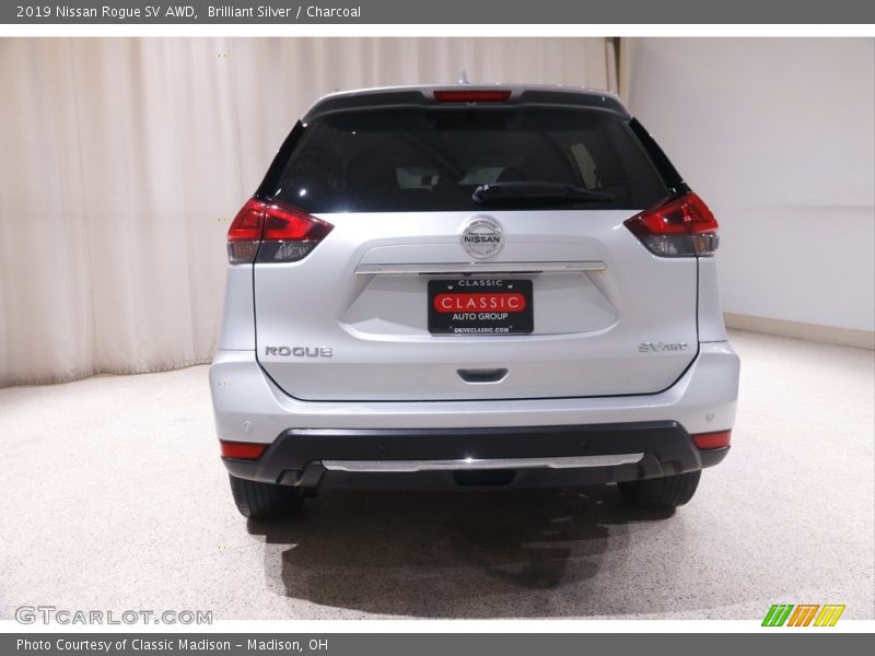 Brilliant Silver / Charcoal 2019 Nissan Rogue SV AWD