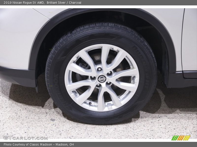 Brilliant Silver / Charcoal 2019 Nissan Rogue SV AWD