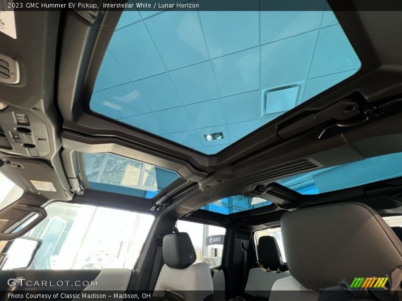 Sunroof of 2023 Hummer EV Pickup