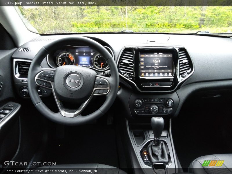 Dashboard of 2019 Cherokee Limited