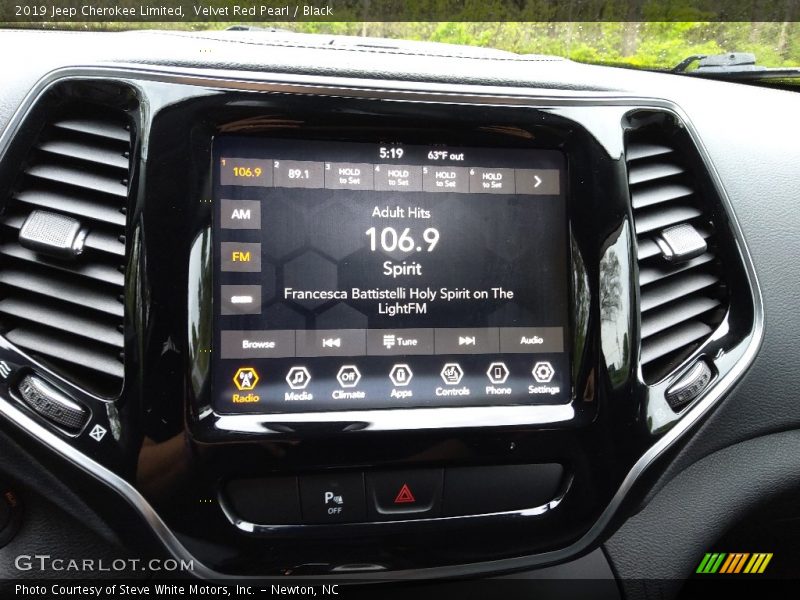 Controls of 2019 Cherokee Limited