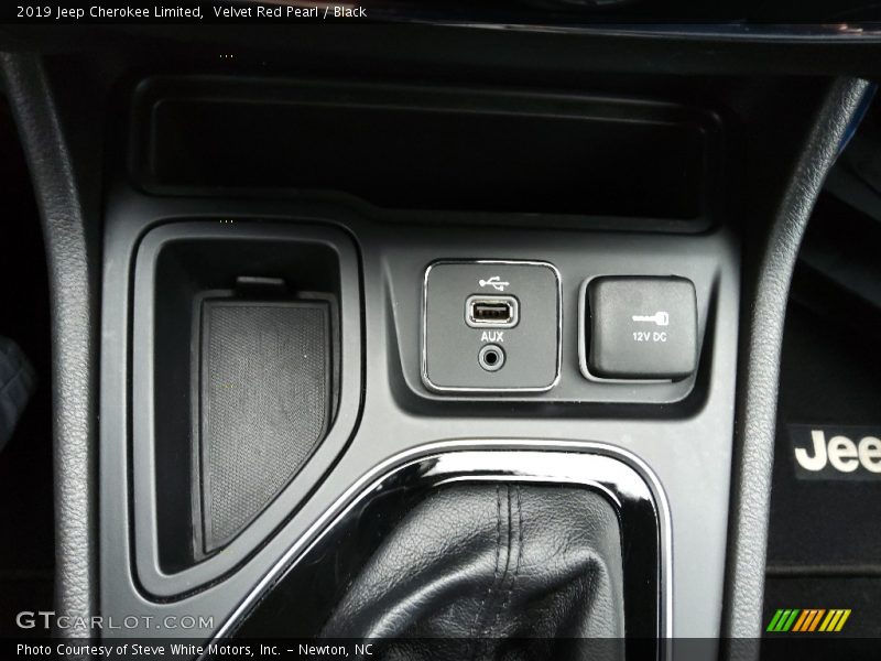 Velvet Red Pearl / Black 2019 Jeep Cherokee Limited