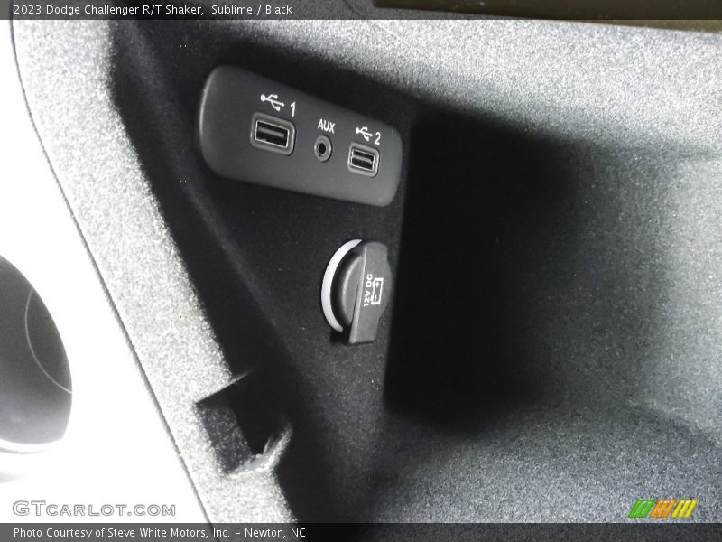 Sublime / Black 2023 Dodge Challenger R/T Shaker